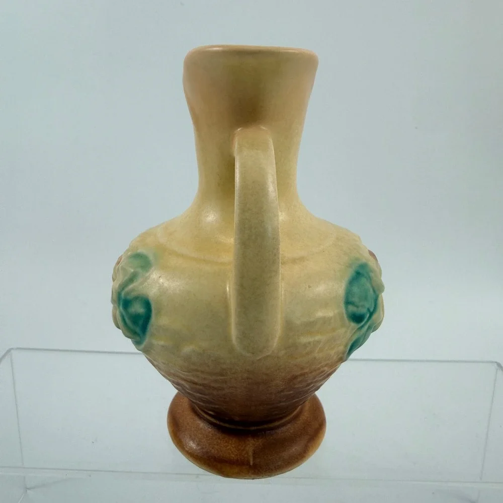 Hull Pottery Water Lily Two Handle Vase L-2 5.5